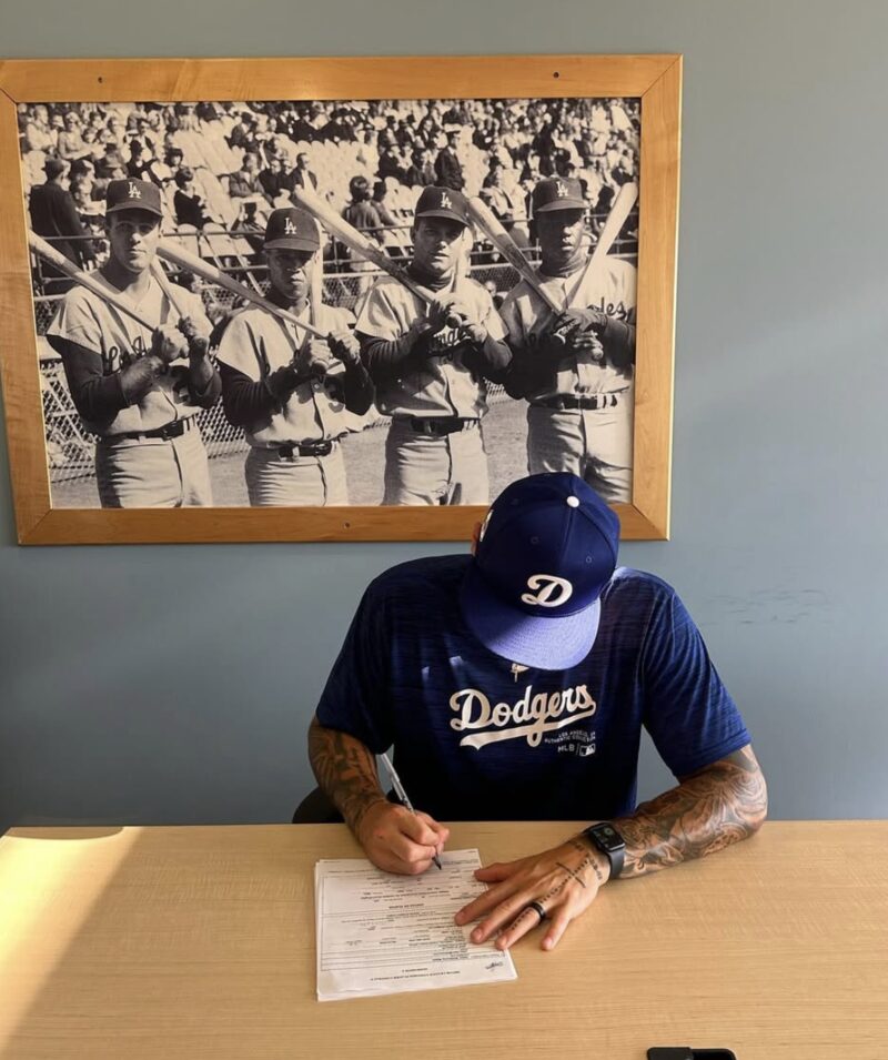 Dodgers player signing